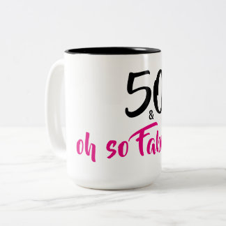 50 et tasse de café fabuleuse d'anniversaire