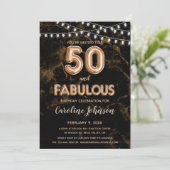 50 & Fabulous Gold Balloon Invitations Anniversair (Debout devant)
