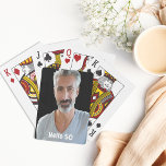 50e anniversaire hommes bonjour 50<br><div class="desc">Jouer des cartes pour une fête de 50e anniversaire pour un gars. Modèle pour Votre photo. Lettres blanches et texte : Bonjour 50</div>