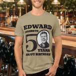 50e anniversaire photo et nom mono ton noir<br><div class="desc">Joyeux 50e anniversaire noir texte, nom et t-shirt photo. Fun 50e t-shirt photo personnalisé au design noir audacieux. Personnalisez cette chemise d'anniversaire avec une photo de la personne d'anniversaire au milieu du chiffre 0. Idéal pour ajouter un peu de plaisir à un jalon fête du cinquantième anniversaire. D'autres options de...</div>