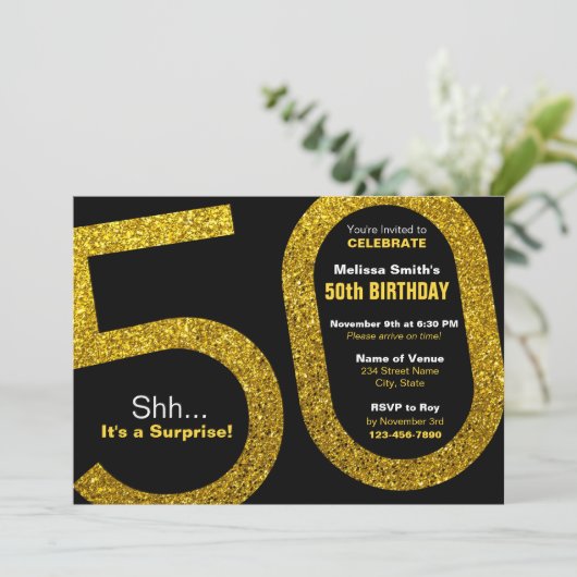 50e Parties scintillant d'or Invitation d'annivers (Debout devant)