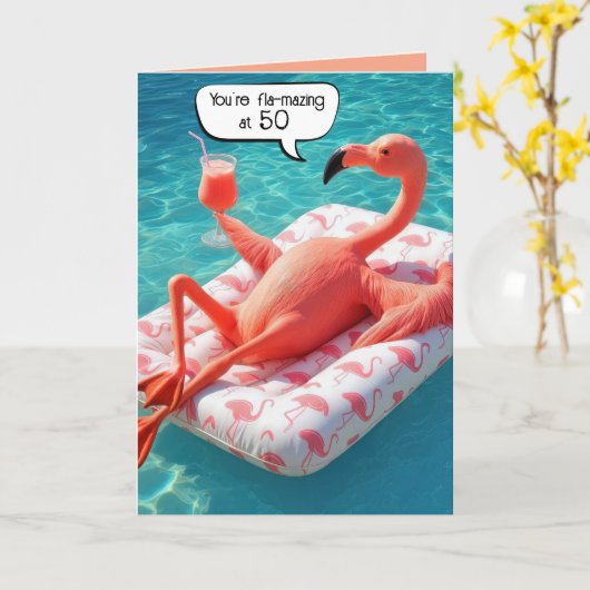 50th Birthday Flamingo Floating In a Pool Kaart (Gele Bloem)