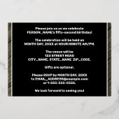 52e verjaardagsfeest — Krachtige nep-houtnerftekst Folie Uitnodiging (Achterkant)