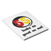 55 ziet er zo goed uit voor mij T-shirts en cadeau Notitieblok (Schuin)