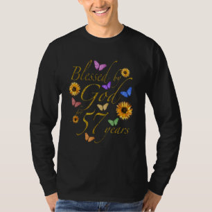 57 jaar lang door God gevleid vlinderzonnebloem 57 T-shirt