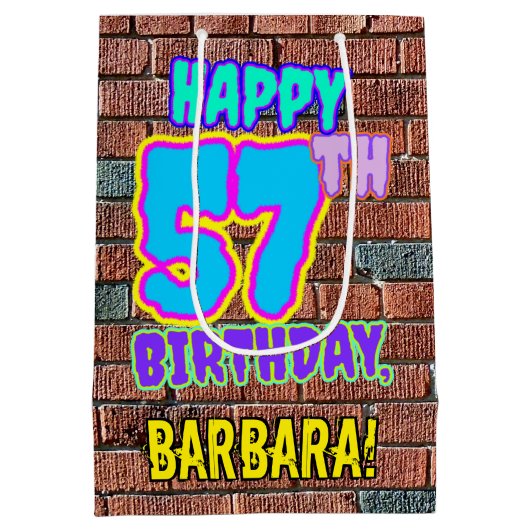 57e verjaardag: Fun, Urban Graffiti geïnspireerd K Medium Cadeauzakje (Achterkant)