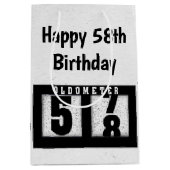 58e Birthday Black Odometer Medium Cadeauzakje (Voorkant)