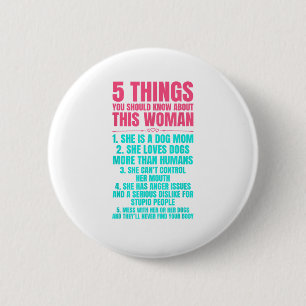 5 dingen die je moet weten over deze vrouw ze is e ronde button 5,7 cm