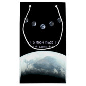 5 Moon Phase Earth in Space Klein Cadeauzakje (Achterkant)