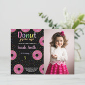 5e photo rose noire Donut Invitations d'anniversai (Debout devant)