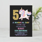 5e Rainbow Unicorn Invitations Anniversaire Noir (Debout devant)