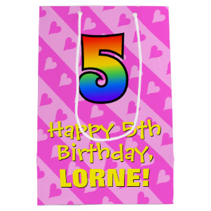 5e verjaardag: Fun roze hartstrepen & Regenboog 5 Medium Cadeauzakje