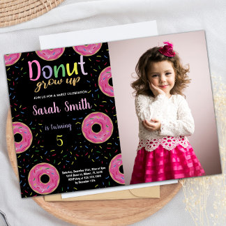 5e Zwart Roze Foto Donut Verjaardag Uitnodigingen