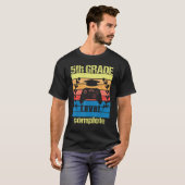 5th Grade level complete Retro Graduation Video Ga T-shirt (Voorkant volledig)