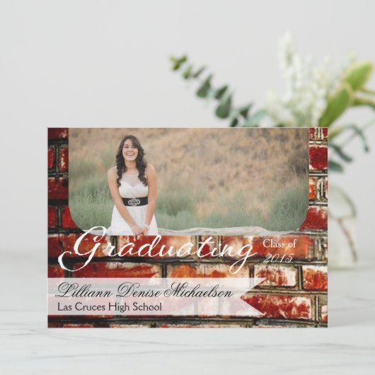 5x7 Brick Wall Grunge Building Senior Faire-part (Debout devant)