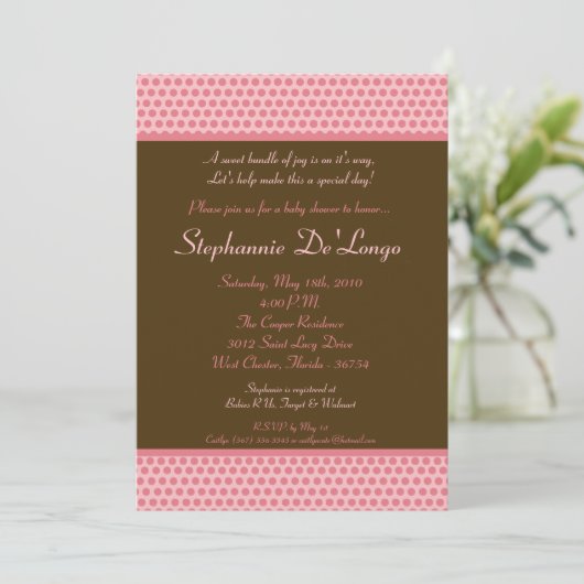 5x7 Roze en Bruin Polkadot Baby shower Uitnodiging (Staand voorkant)