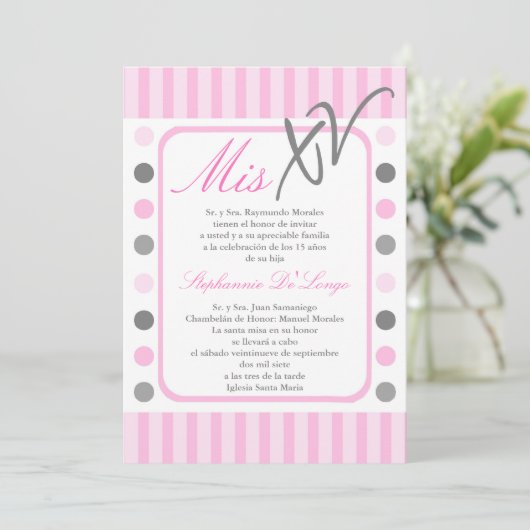 5x7 Roze Polka Dot Quinceanera Party Uitnodiging (Staand voorkant)