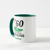 60 en nog steeds swingend, grappige 60e verjaardag mok (Voorkant links)