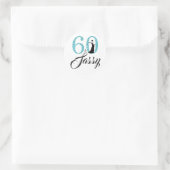 60 en Sassy | Typografie 60e verjaardag Ronde Sticker (Tas)
