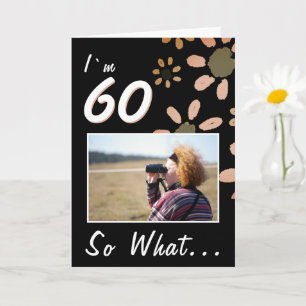60 Nou en? Grappige quote 60ste verjaardag bloemen Kaart