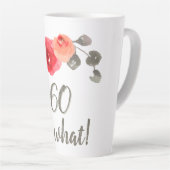 60 Wat Funny Waterverf Roos 60th Birthday Latte Mok (Rechterhoek)