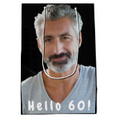 60e verjaardag aangepaste foto hallo 60 man medium cadeauzakje (Achterkant)