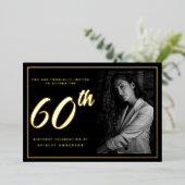 60e verjaardag zwart goud elegante foto folie uitnodiging (Staand Voorkant)