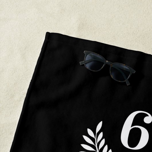 60ste bruiloft met zwarte witte baard strandlaken (In situ)