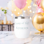60th Birthday Gift - Sassy at 60!<br><div class="desc">Fêtez le 60ème anniversaire avec ce tournoi en acier inoxydable amusant et pratique! "Sassy at 60" est le sentiment parfait pour un cadeau inoubliable. Isolé pour garder les boissons à la température parfaite pour siroter dans le style. Ce verre de vin très mignon et personnalisé à la mode est un...</div>