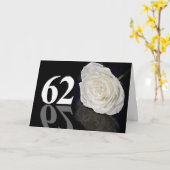 62e carte d'anniversaire avec une rose blanche cla (Fleur jaune)