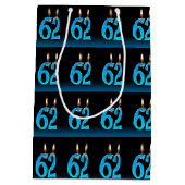 62e verjaardag met oogbalkaarsen medium cadeauzakje (Achterkant)