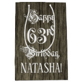 63e verjaardag: Fancy, Faux Wood Kijk + Aangepaste Medium Cadeauzakje (Voorkant)