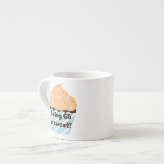 65 is Sweet Birthday T-shirts en cadeautjes Espresso Kop (Voorkant links)