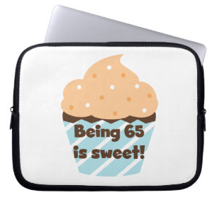 65 is Sweet Birthday T-shirts en cadeautjes Laptop Sleeve