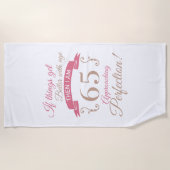 65e verjaardag beter met leeftijd strandlaken (Voorkant)