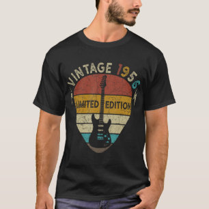 66 jaar oude Gift  1956 Guitar Lover 66th B T-shirt