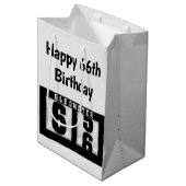 66th Birthday Black Odometer Medium Cadeauzakje (Voorkant Gekanteld)
