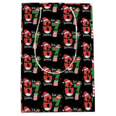 67 Meme Six Seven Elf Christmas Santa Hat Medium Cadeauzakje (Voorkant)