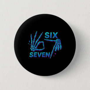 67 Meme Skelet Hand 6 7 Halloween Zes Zeven Grappi Ronde Button 5,7 Cm