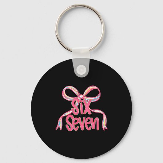 67 Six Seven Coquette Nk Bow Funny 6 7 Meme Girls  Sleutelhanger (Voorkant)