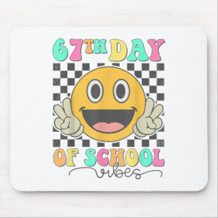 67e dag van school trillingen Cute Smile Face 67 M Muismat