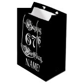 67e verjaardag: Fancy, elegant script + aangepaste Medium Cadeauzakje (Voorkant Gekanteld)