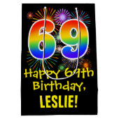 69e verjaardag: Vuurwerk Fun Pattern + Regenboog 6 Medium Cadeauzakje (Achterkant)