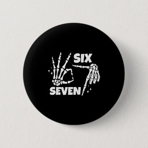 6 7 Meme Grappige Skelet Handen Halloween Stelletj Ronde Button 5,7 Cm