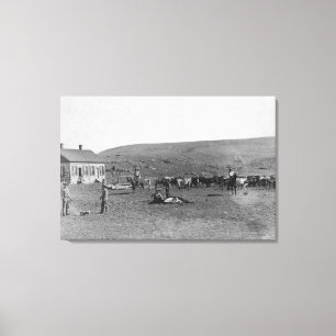 6 Cowboys brandend vee nabij huis Foto Canvas Afdruk