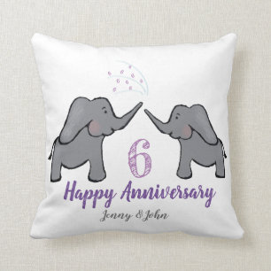 6e coussin d'anniversaire d'éléphant violet