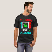 6th Grade Level Unlocked Back To School Gamer Boy T-shirt (Voorkant volledig)
