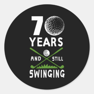 70 jaar en nog steeds swingend 70e golfen ronde sticker