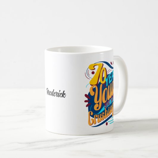 70 jaar jong nog steeds vermorzelen, zeventig retr koffiemok (Voorkant rechts)