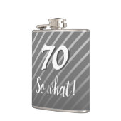 70 wat grappig Elegant Grey Stripe 70th Birthday Heupfles (Links)